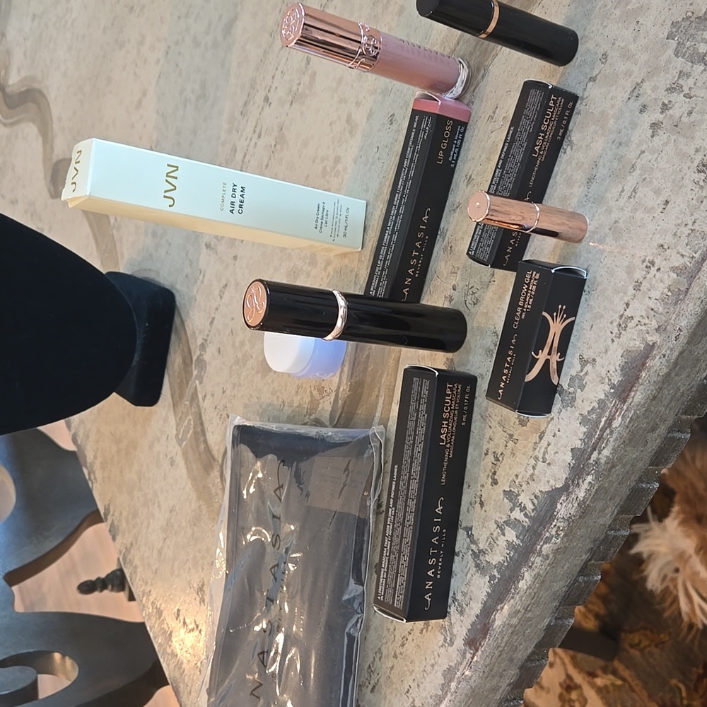 Anastasia Beverly Hills Beauty Bundle PLUS Two BONUS Products NWT